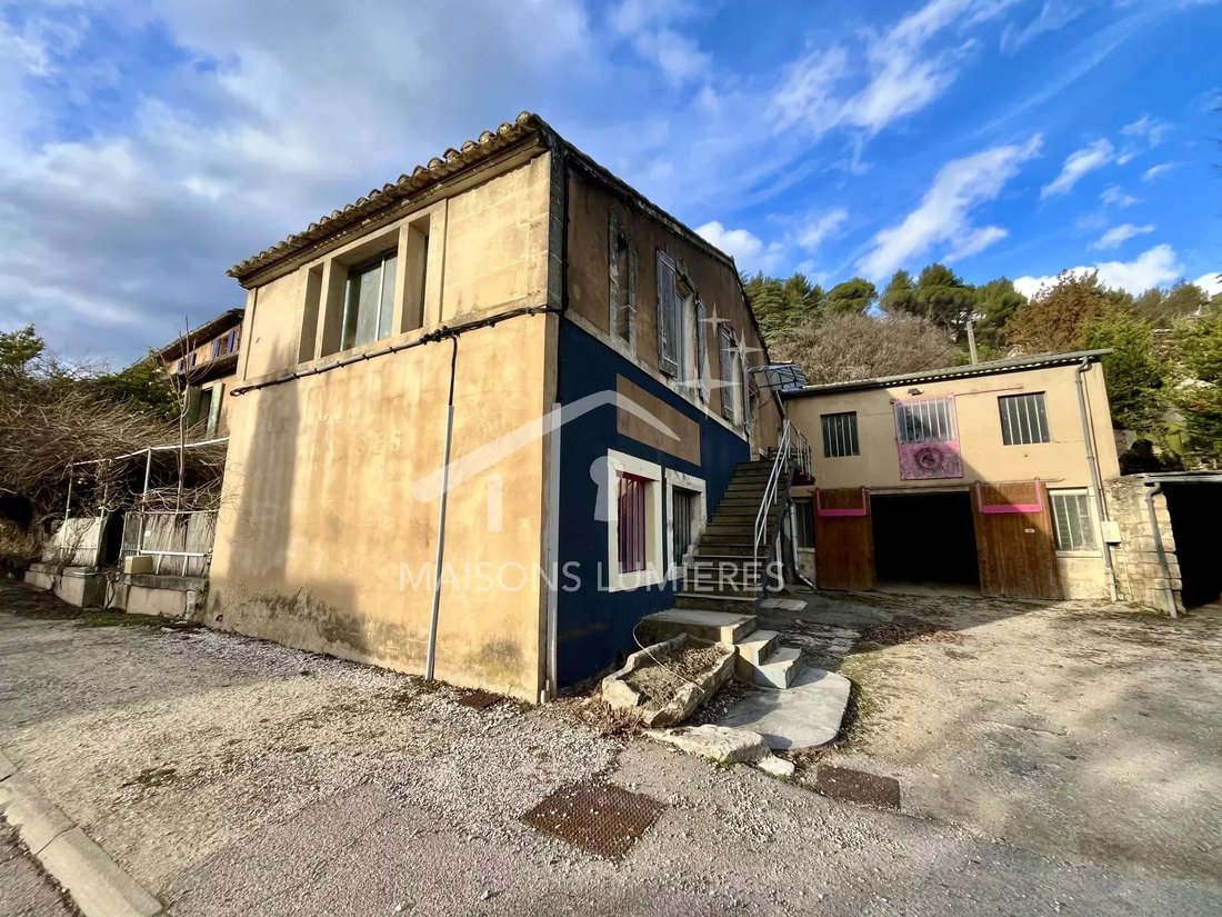 Estate in Goult, Provence-Alpes-Côte d'Azur, France 2 - 17220835