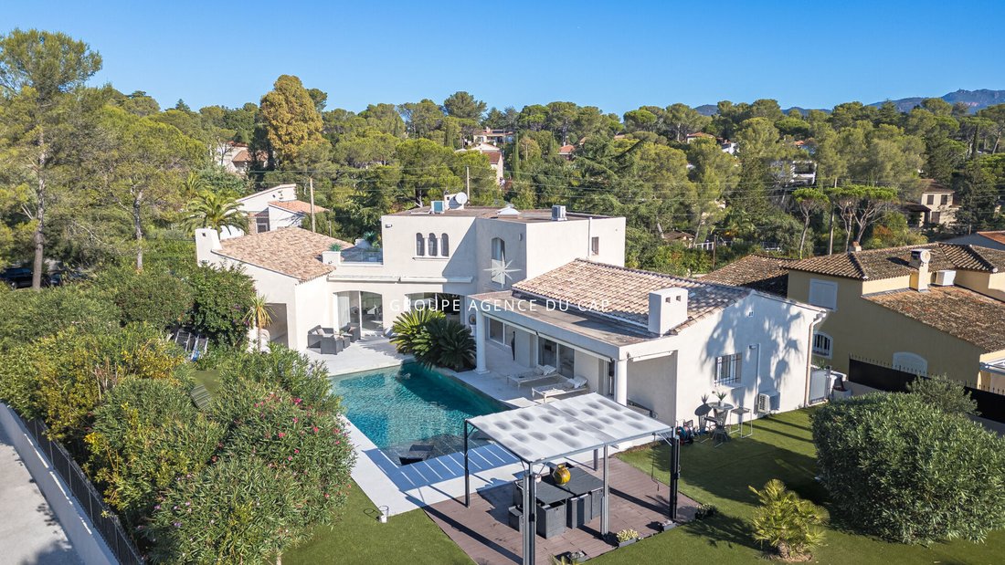 Villa in Valescure-Vaulongue-Clair Bois-Vallon Suveret, Saint-Raphaël, France 1 - 17220259