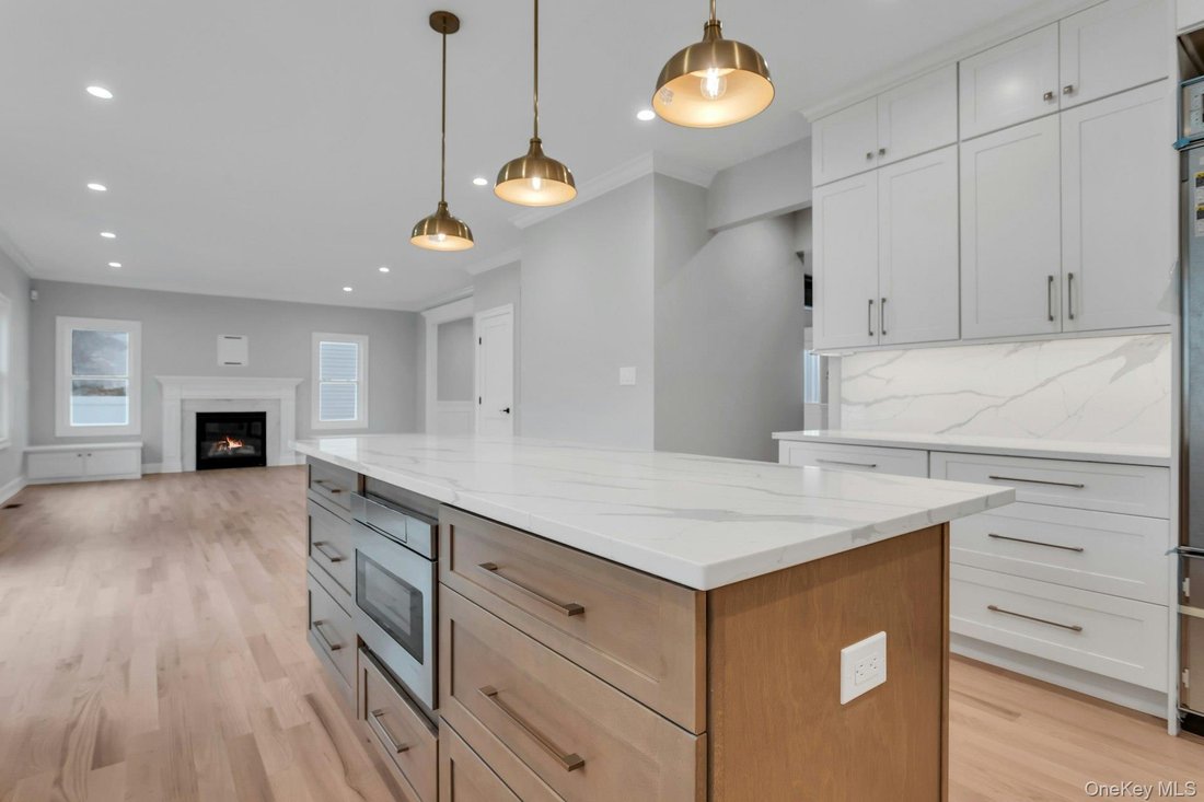 House in Massapequa Park, New York, United States 4 - 17221846