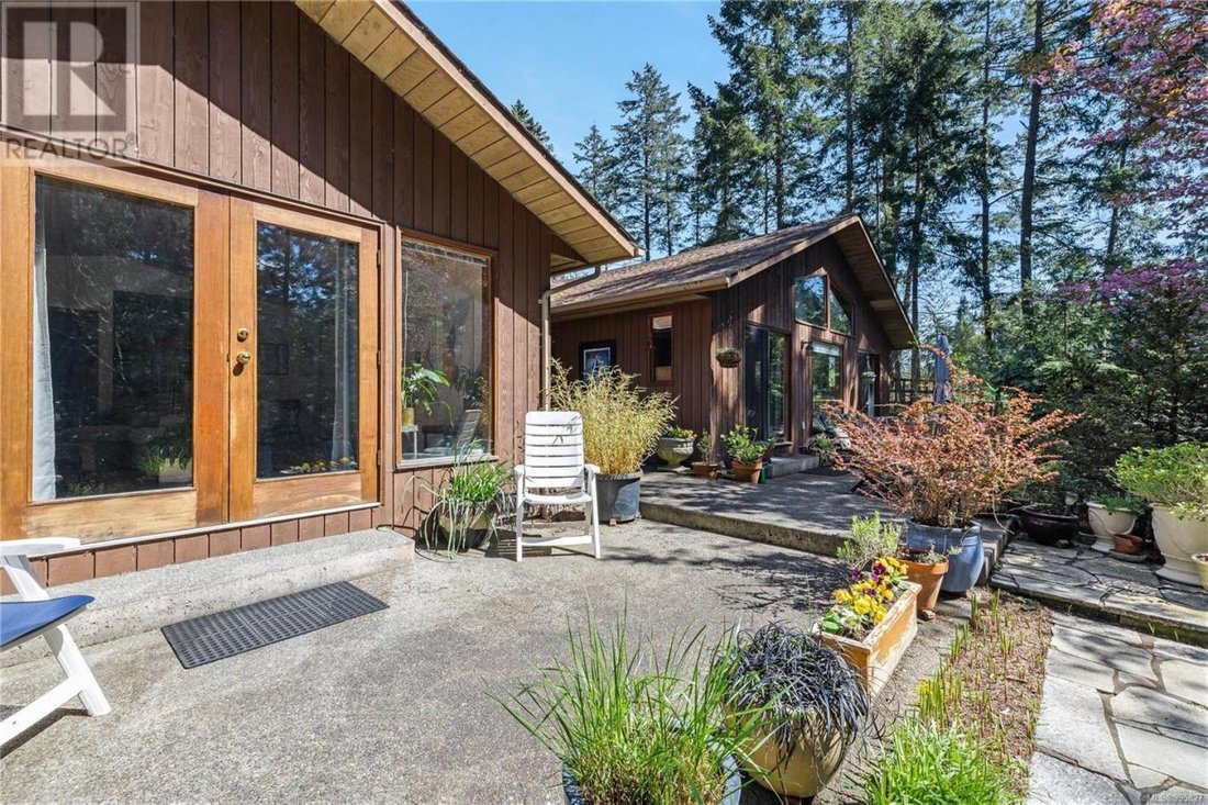 House in Saltspring Island, British Columbia, Canada 2 - 17229605