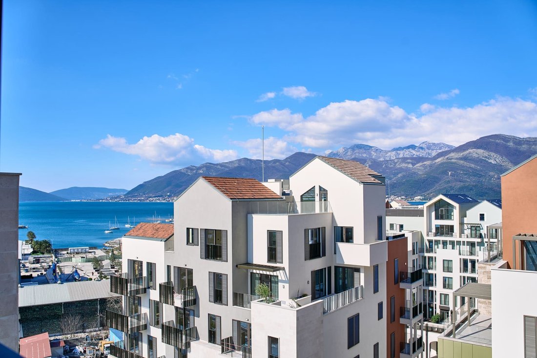 Apartment in Tivat, Tivat Municipality, Montenegro 1 - 17226994
