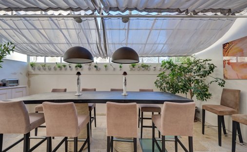 House in Comtale-Cente-Cours Mirabeau, Aix-en-Provence, France 1