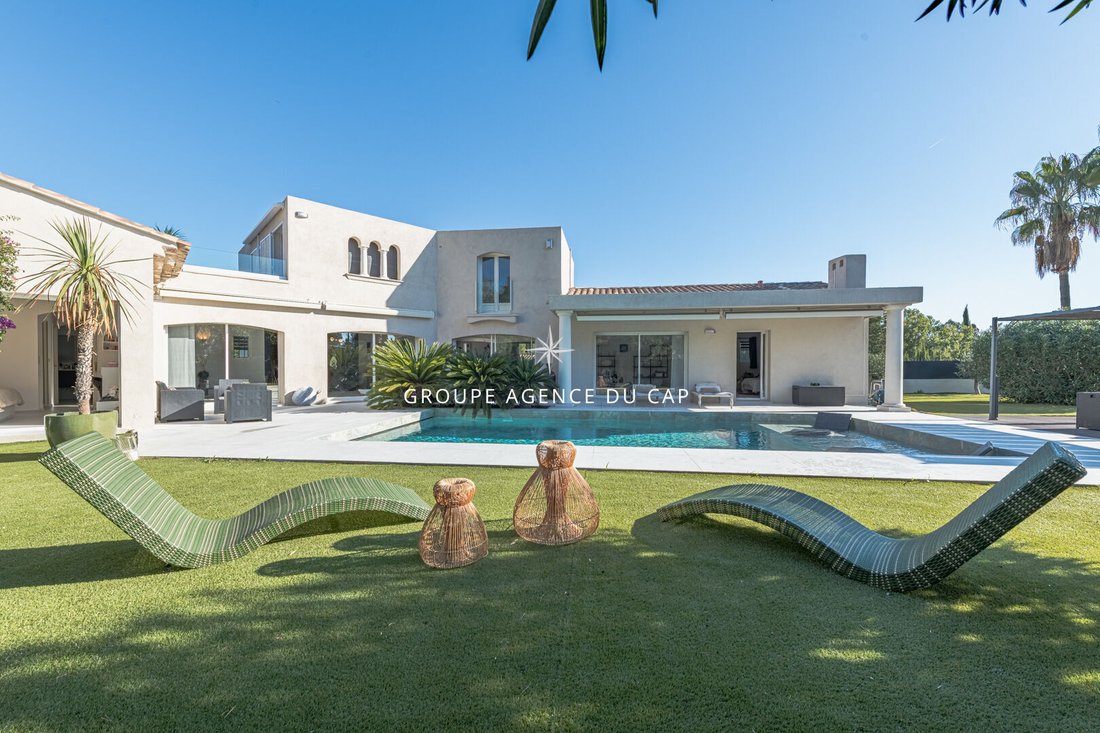 Villa in Valescure-Vaulongue-Clair Bois-Vallon Suveret, Saint-Raphaël, France 4 - 17220259