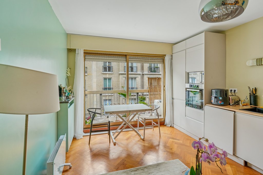Apartment in Muette Sud, Paris 16e Arrondissement, Paris 2 - 17220478