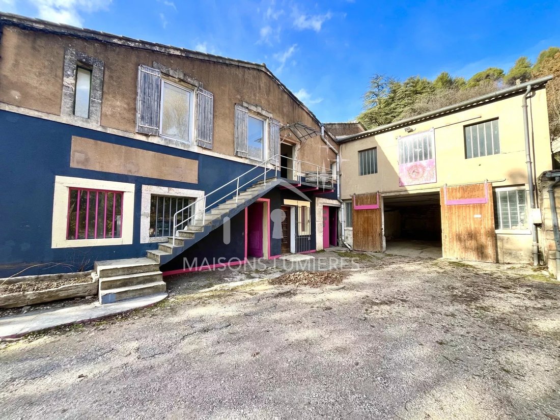 Estate in Goult, Provence-Alpes-Côte d'Azur, France 1 - 17220835