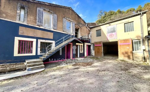 Estate in Goult, Provence-Alpes-Côte d'Azur, France 1