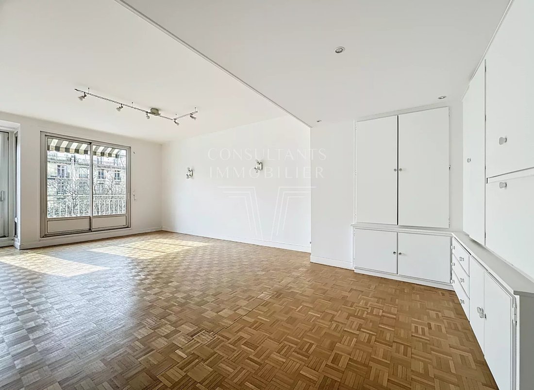Apartment in Porte Dauphine, Paris 16e Arrondissement, Paris 5 - 17225353