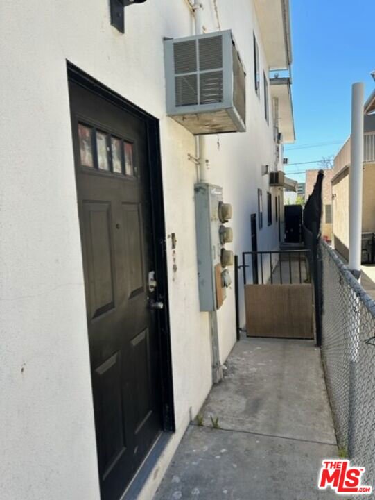 Los Angeles, California, United States 3 - 17230951