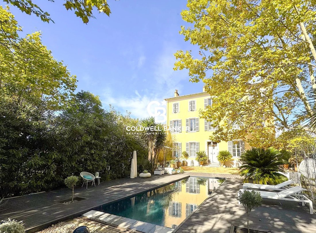 Estate in La Crau, Provence-Alpes-Côte d'Azur, France 1 - 14926433