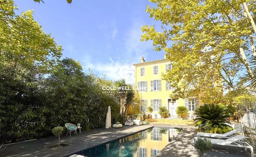 Estate in La Crau, Provence-Alpes-Côte d'Azur, France 1