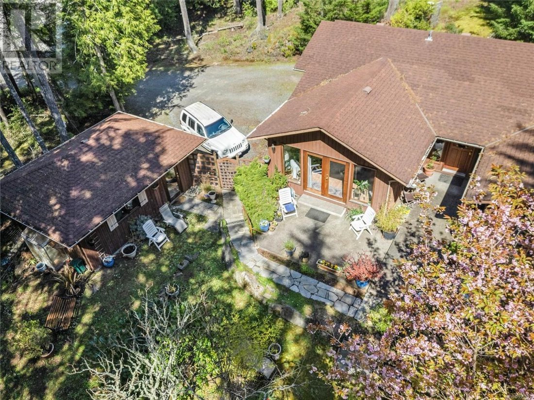 House in Saltspring Island, British Columbia, Canada 1 - 17229605