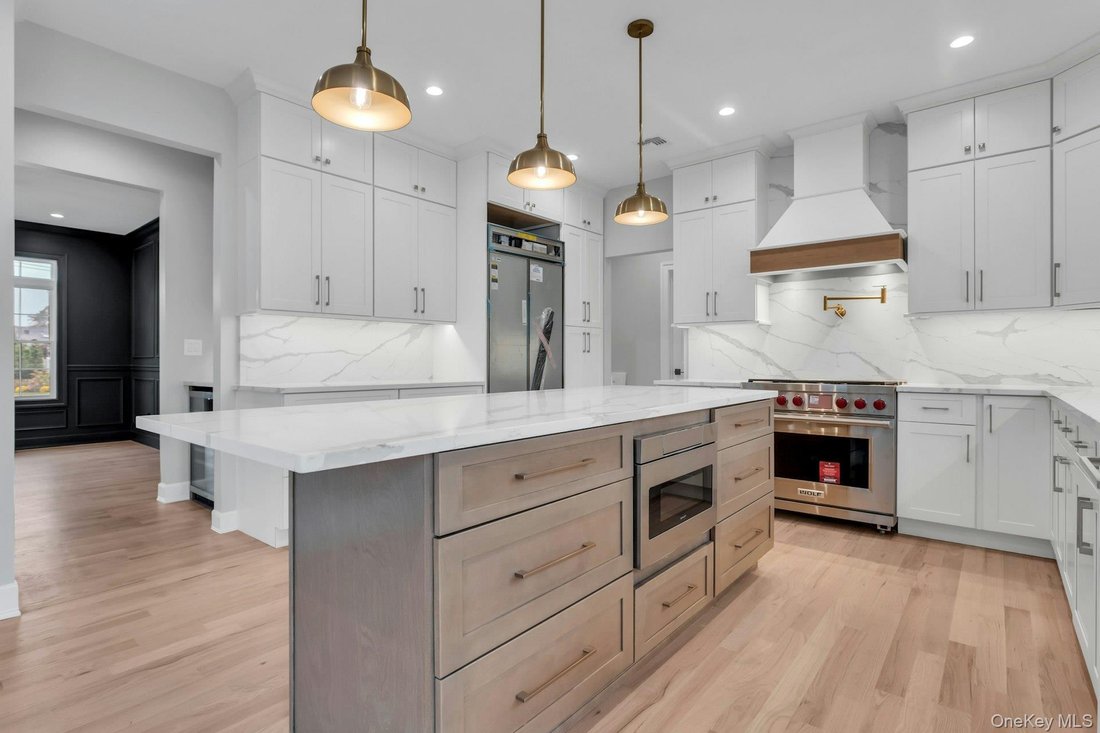 House in Massapequa Park, New York, United States 3 - 17221846