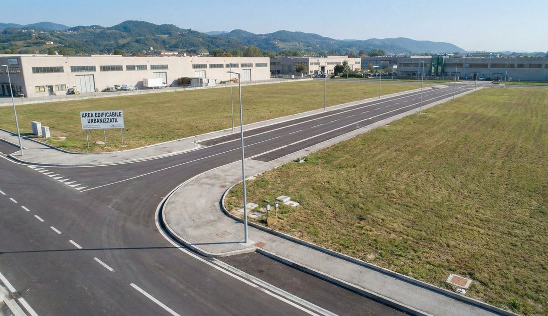 Land in Montebelluna, Veneto, Italy 2 - 15478984