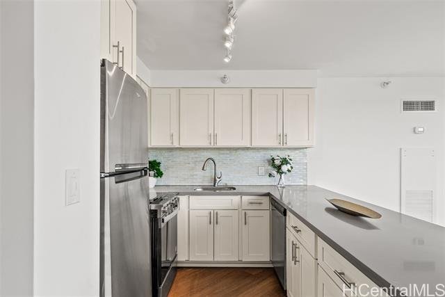 Condo in Honolulu, Hawaii, United States 5 - 17219468