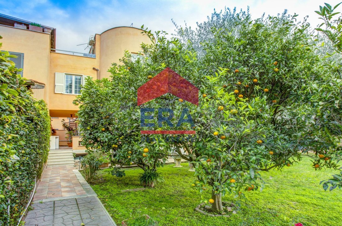 Villa in Infernetto, Rome, Lazio 2 - 17224111