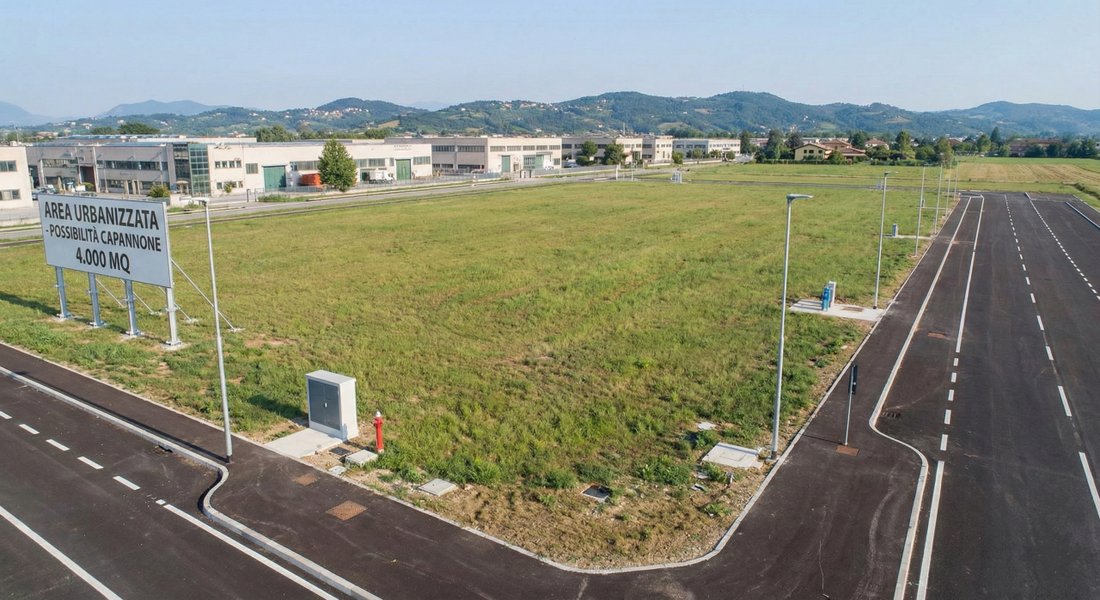 Land in Montebelluna, Veneto, Italy 3 - 15478986
