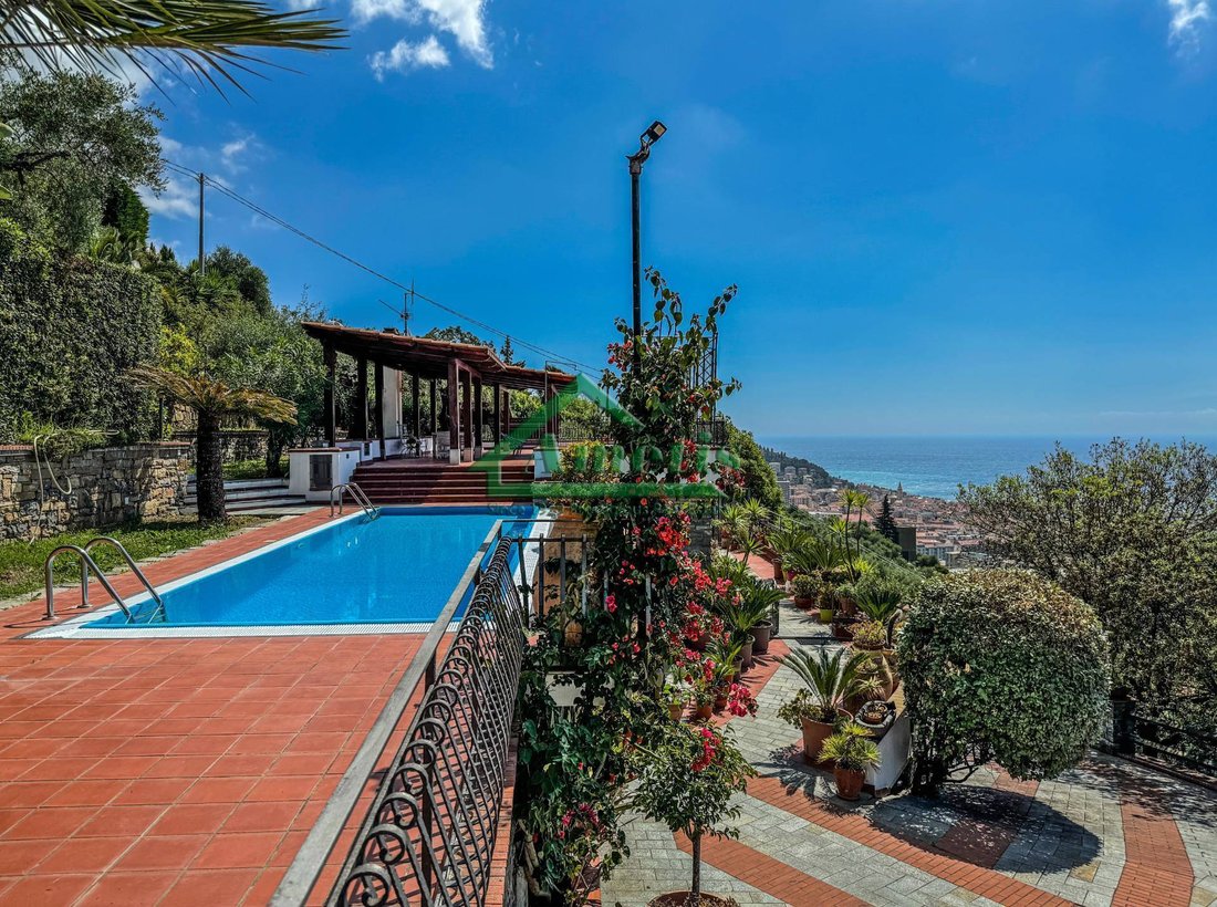 Villa in Oneglia, Imperia, Liguria 1 - 17224110