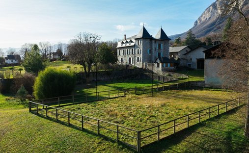 Schloss in Biviers, Auvergne-Rhône-Alpes, Frankreich 1