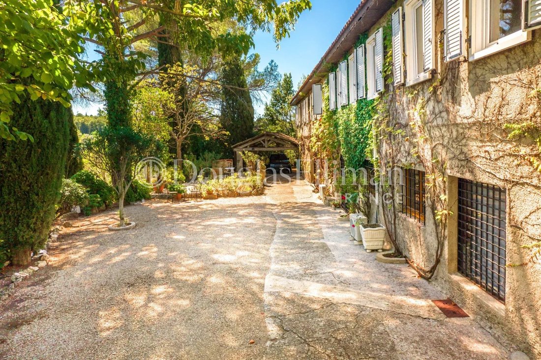 Villa en Grasse, Provenza-Alpes-Costa Azul, Francia 1 - 13603623