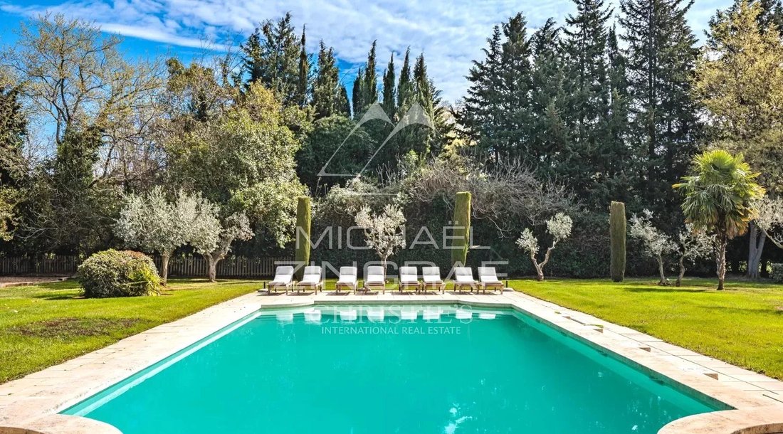 Estate in Arles, Provence-Alpes-Côte d'Azur, France 3 - 12829910