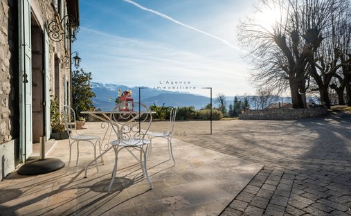 Schloss in Biviers, Auvergne-Rhone-Alpen, Frankreich 1