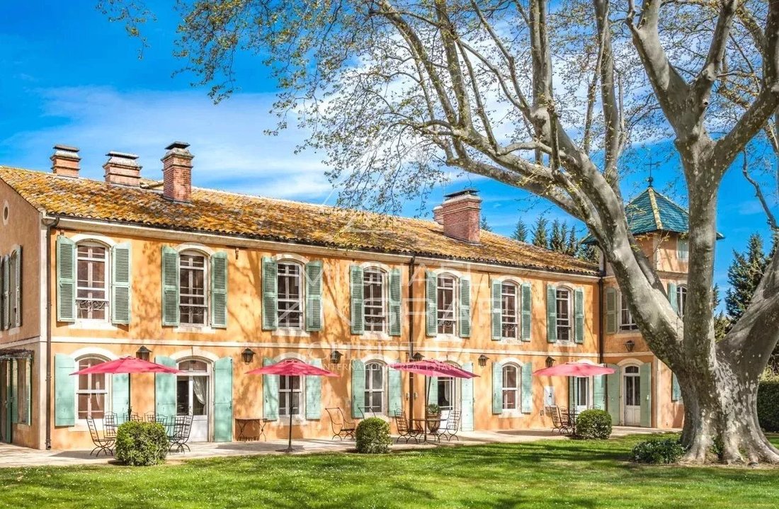 Estate in Arles, Provence-Alpes-Côte d'Azur, France 2 - 12829910