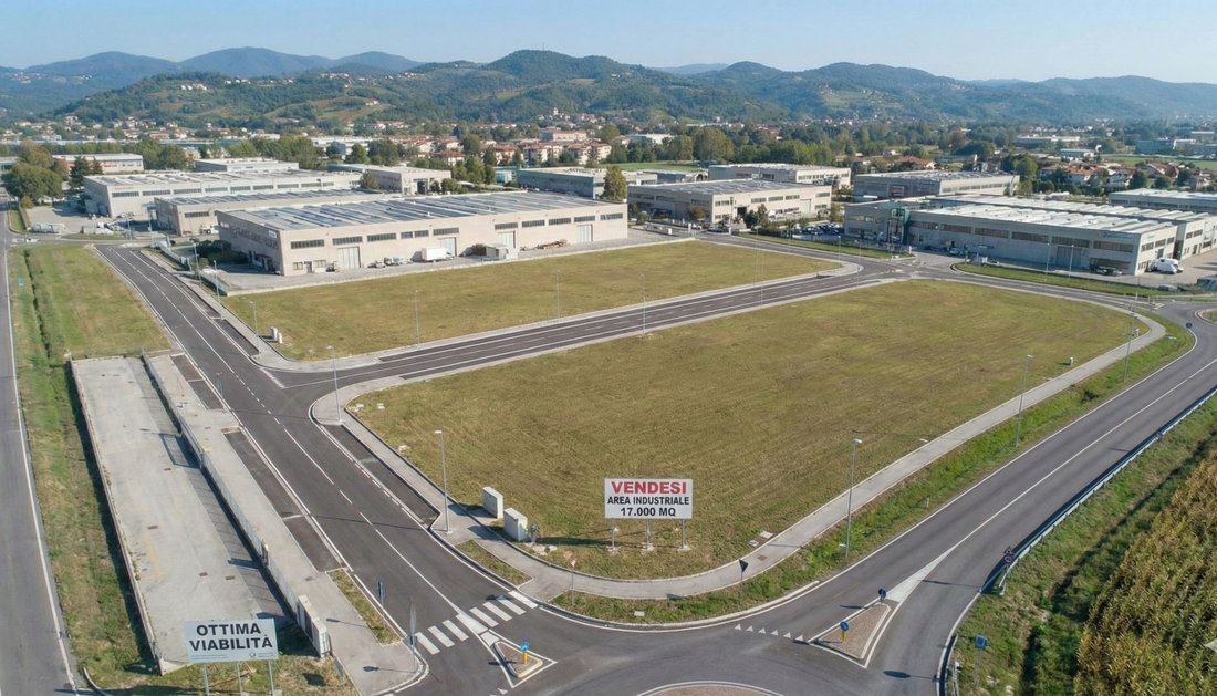 Land in Montebelluna, Veneto, Italy 1 - 15478984