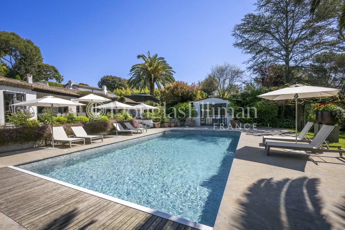 House in Mougins, Provence-Alpes-Côte d'Azur, France 2 - 15622259
