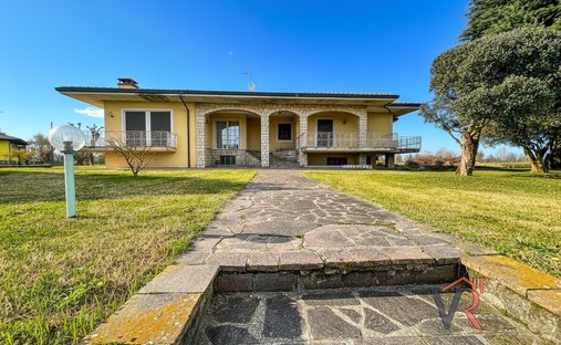 House in Dello, Lombardy, Italy 1