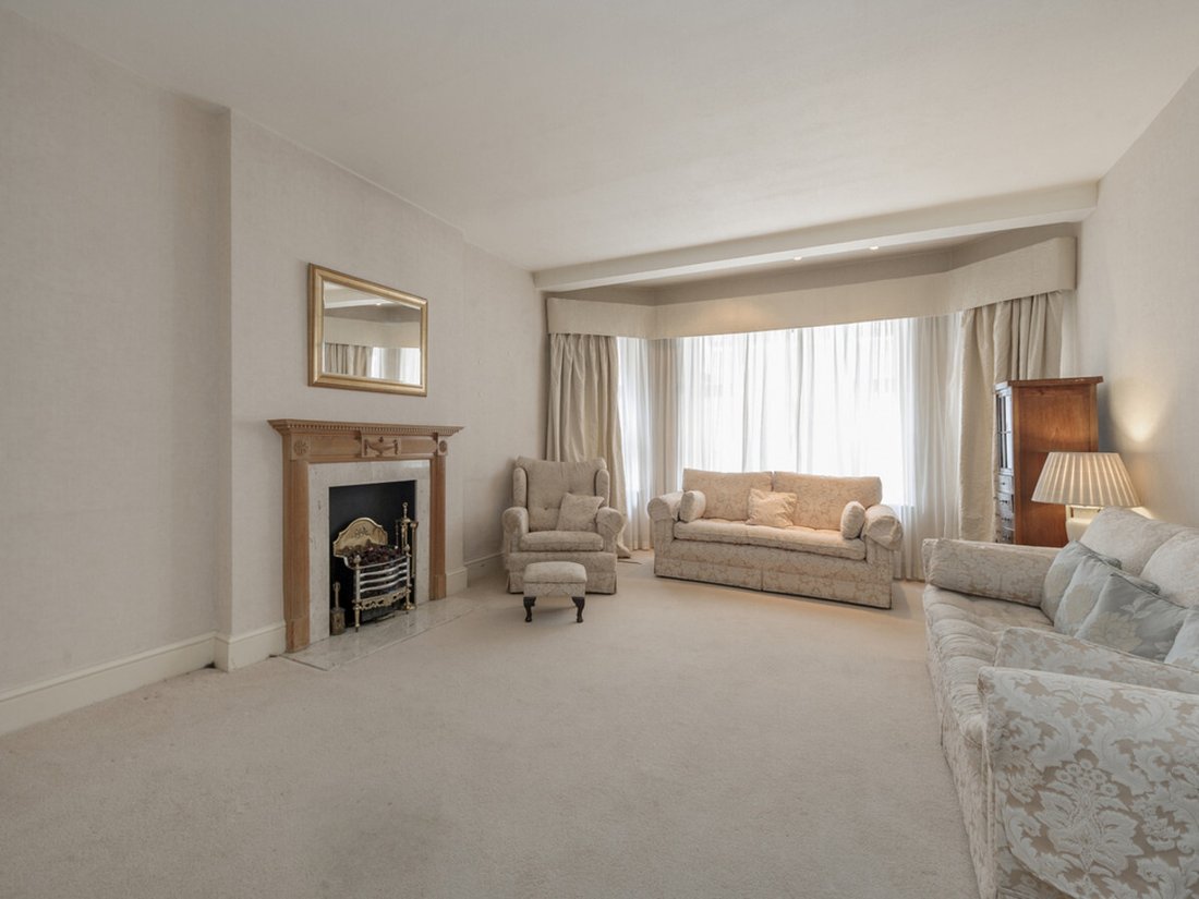Apartment in Knightsbridge, Kensington And Chelsea, England 2 - 17223743