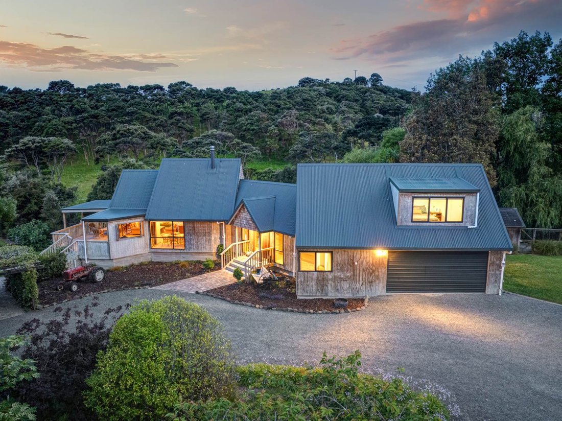 House in Helensville, Auckland, New Zealand 4 - 16816931