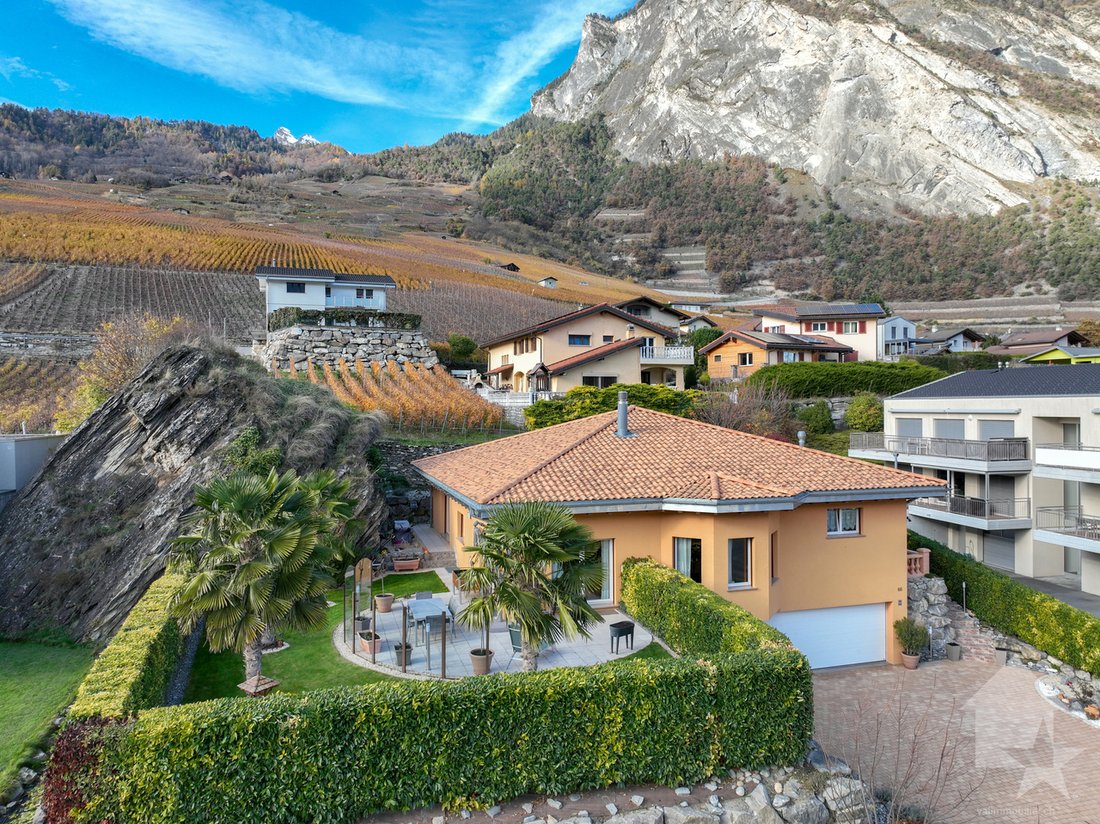 Spacious Villa In The Heart Of The Leytron Vineyards