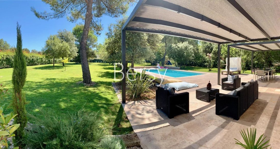 Villa in Saint-Didier, Provence-Alpes-Côte d'Azur, France 2 - 15953650
