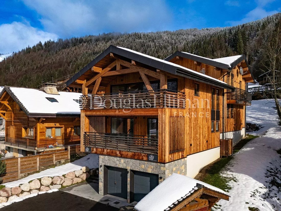 Chalet in Morzine, Auvergne-Rhône-Alpes, France 1 - 17219025