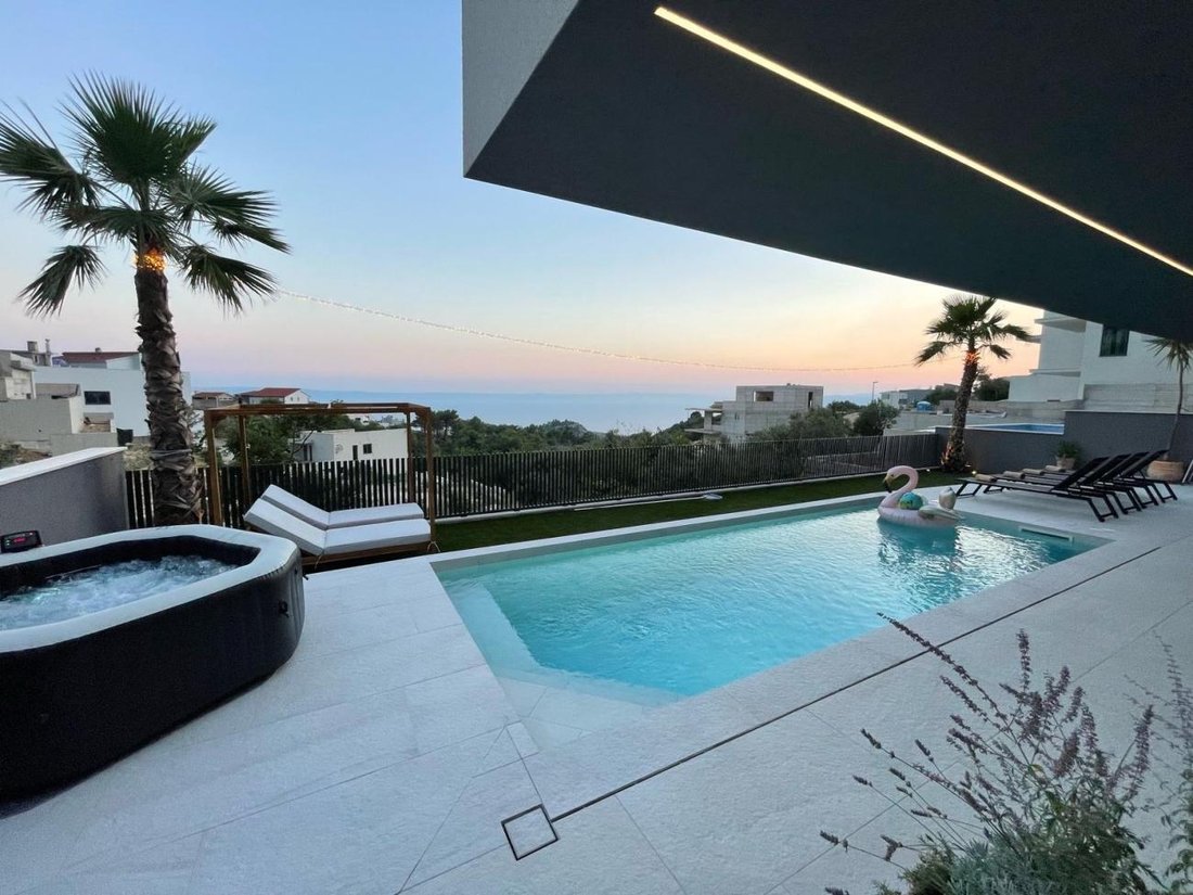 Villa in Veliko Brdo, Split-Dalmatia County, Croatia 1 - 16956077