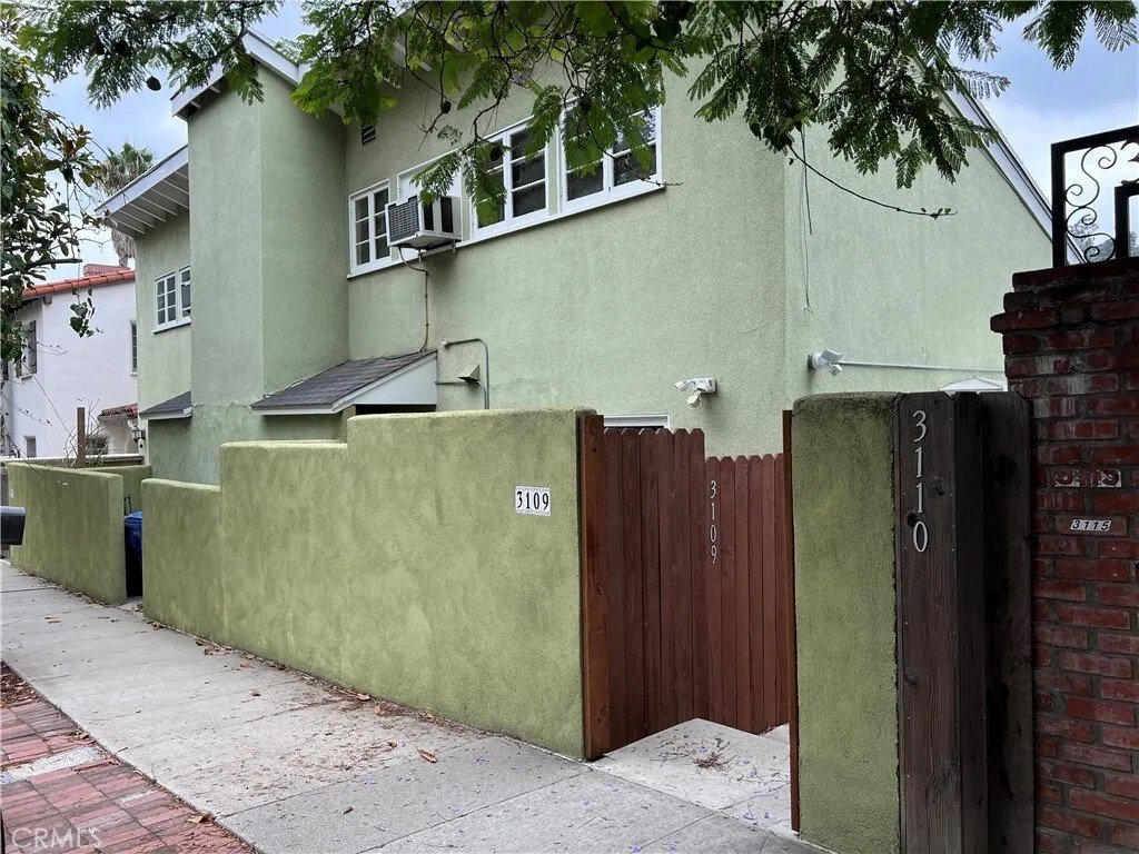Los Angeles, California, United States 1 - 17227011
