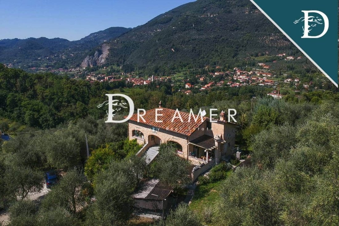 Villa in Camaiore, Tuscany, Italy 2 - 12745907