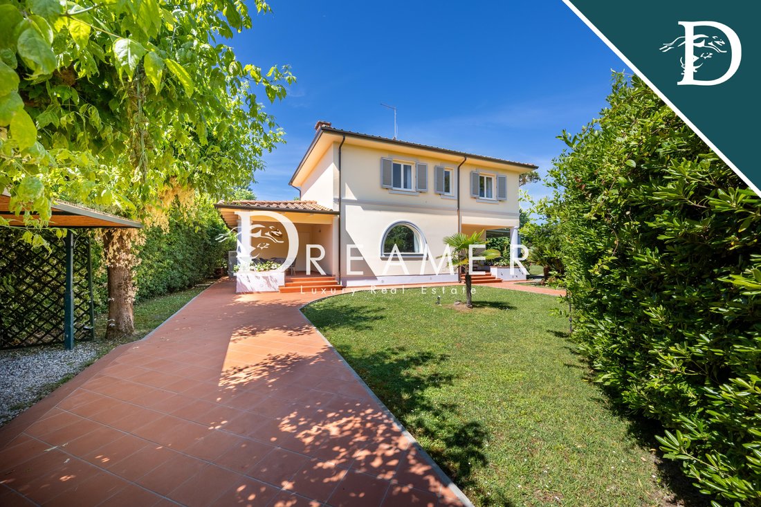 Villa in Vittoria Apuana, Forte dei Marmi, Tuscany 1 - 15965468