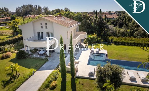 Villa in Seravezza, Tuscany, Italy 1