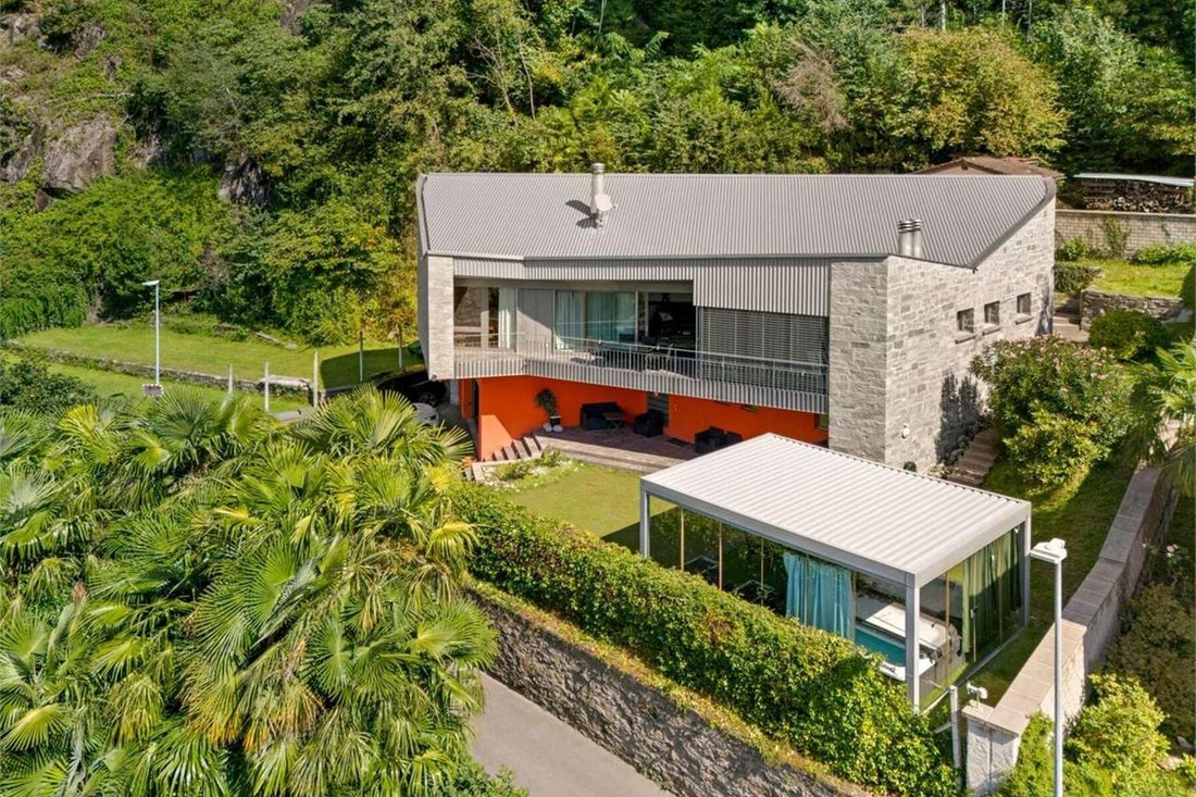 Designer Villa In Quiet Residential Setting