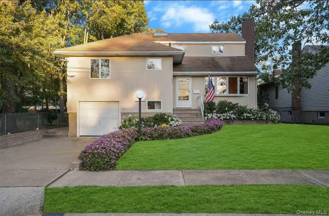 House in Bellmore, New York, United States 1 - 17224667