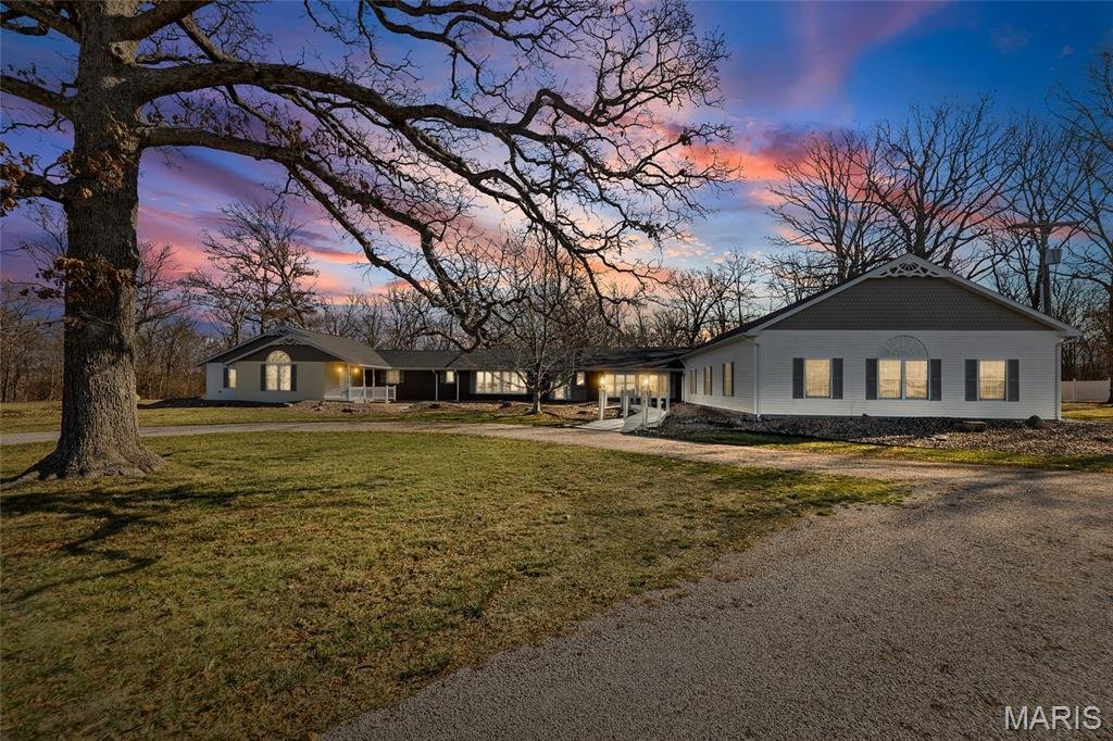 House in Nashville, Illinois, United States 1 - 17228343