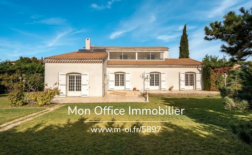 House in Istres, Provence-Alpes-Côte d'Azur, France 1