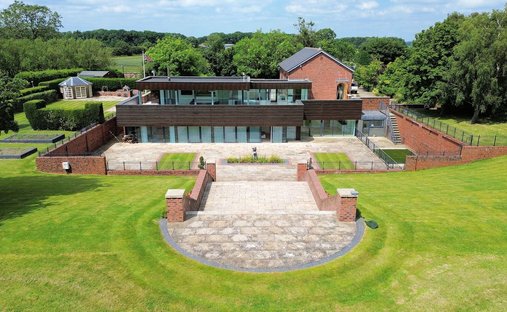 House in Barlborough, England 1