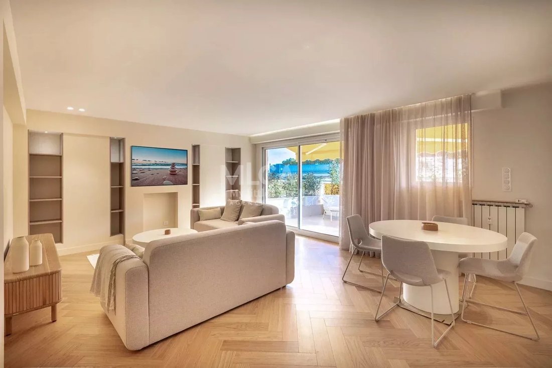 Apartment in Place de Gaulle, Antibes, France 2 - 17220826