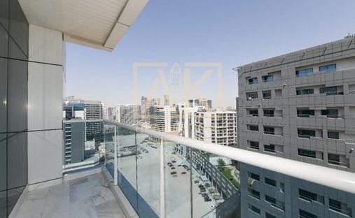 Apartment in Business Bay, Dubai, United Arab Emirates 1
