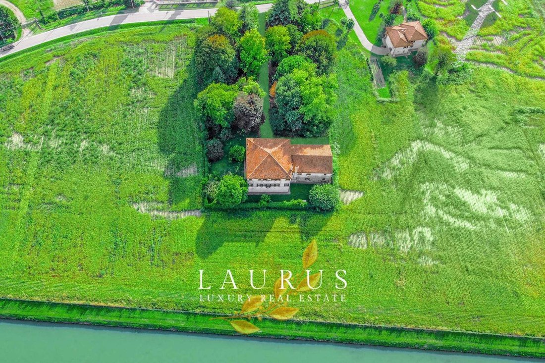 Villa in Dolo, Veneto, Italy 2 - 17221482