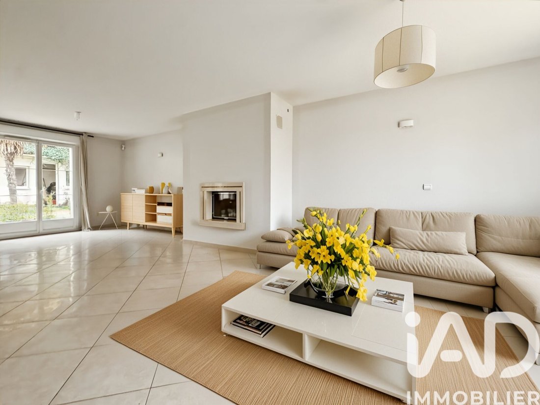 House in La Ville-du-Bois, Ile-de-France, France 3 - 17227502