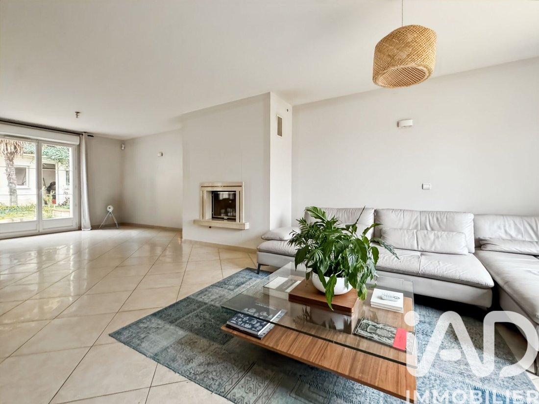 House in La Ville-du-Bois, Ile-de-France, France 4 - 17227502