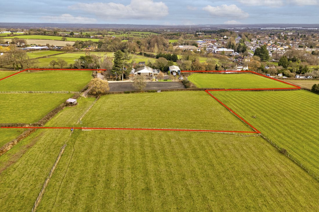 Farm Ranch in Lichfield, England 1 - 17222733